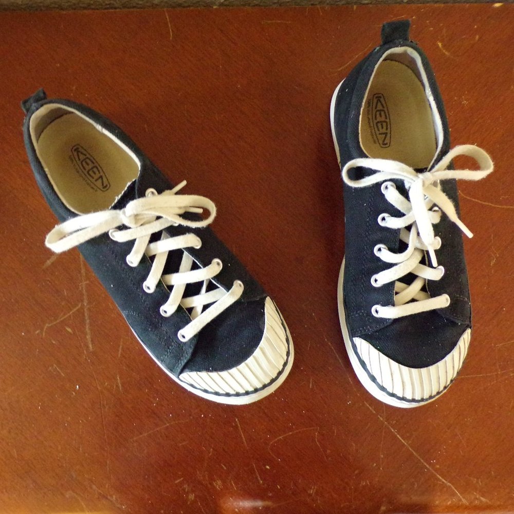 Keen Women's Black Tennis Shoes